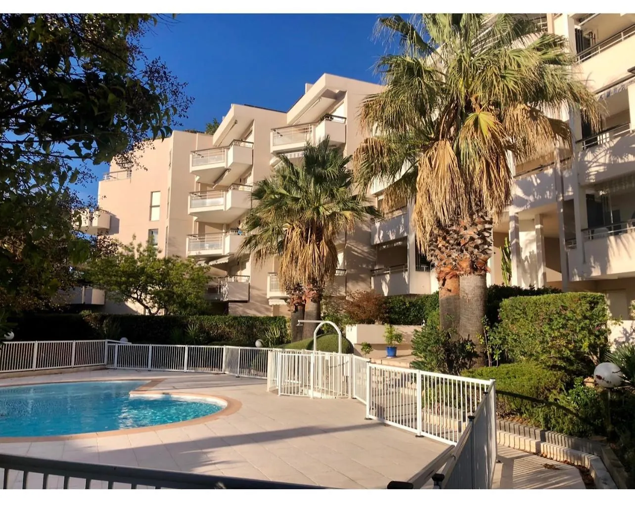 Superbe Appartement Avec Piscine Au Bord De La Mer Saint-Raphaël